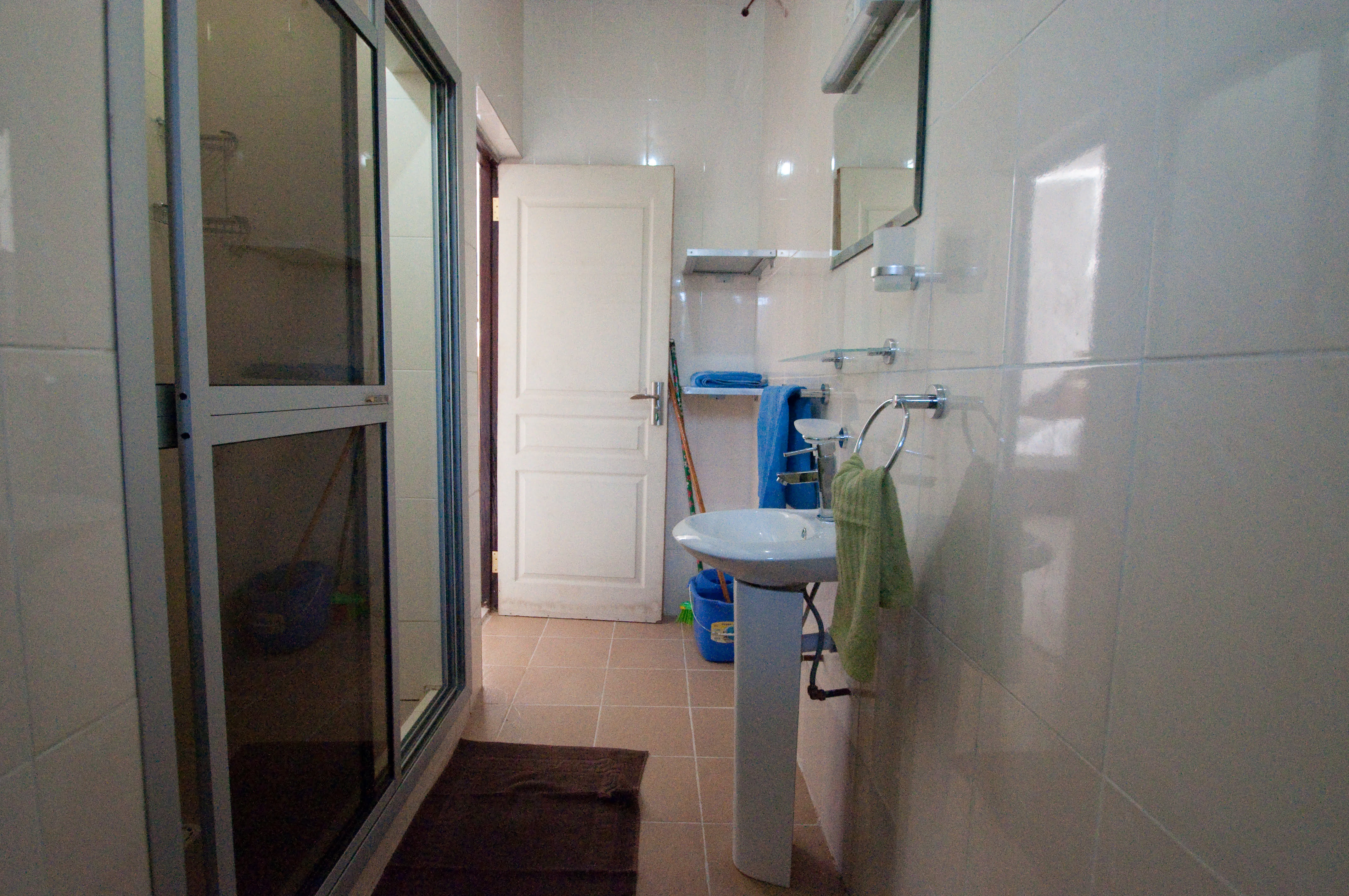  Refresh and rejuvenate in our modern ensuite bathroom. Experience comfort and convenience in this studio holiday apartment.